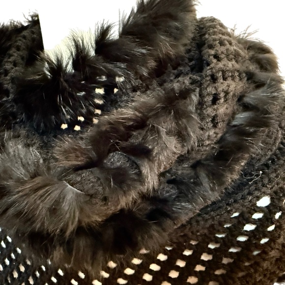 Tom & Eva Black Infinity Scarf - Rabbit Fur Trim - Picture 6 of 8